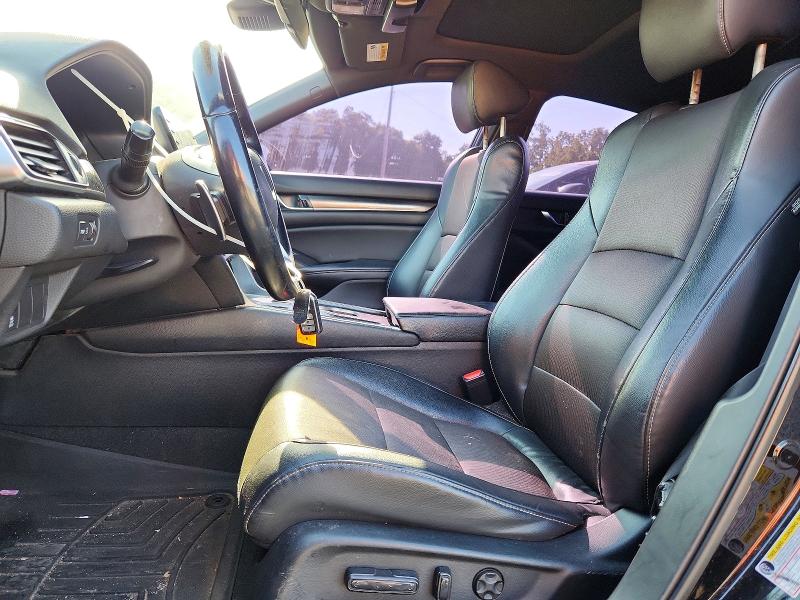 61396916 :رقم المزاد ، 1HGCV2F34JA047282 vin ، 2018 Honda Accord مزاد بيع