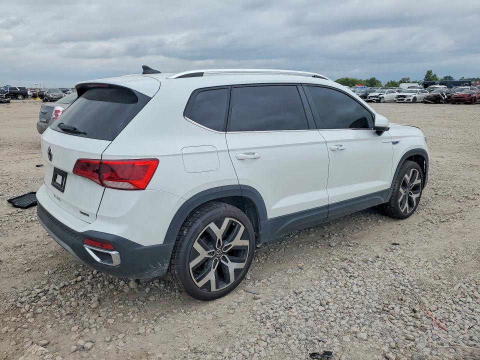 Продажа на аукционе авто 2022 Volkswagen Taos, vin: 3VV2X7B2XNM066315, номер лота: 62257516