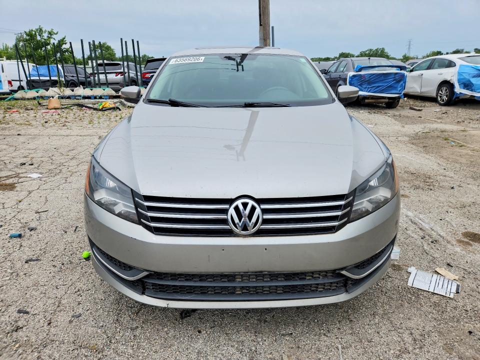 63569206 :رقم المزاد ، 1VWBS7A31EC053328 vin ، 2014 Volkswagen Passat مزاد بيع