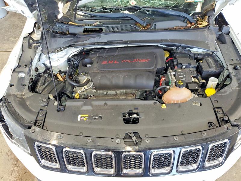 62983086 :رقم المزاد ، 3C4NJDBB4JT241153 vin ، 2018 Jeep Compass مزاد بيع