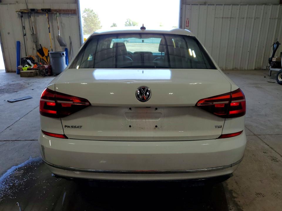 61577186 :رقم المزاد ، 1VWAA7A33JC006603 vin ، 2018 Volkswagen Passat مزاد بيع