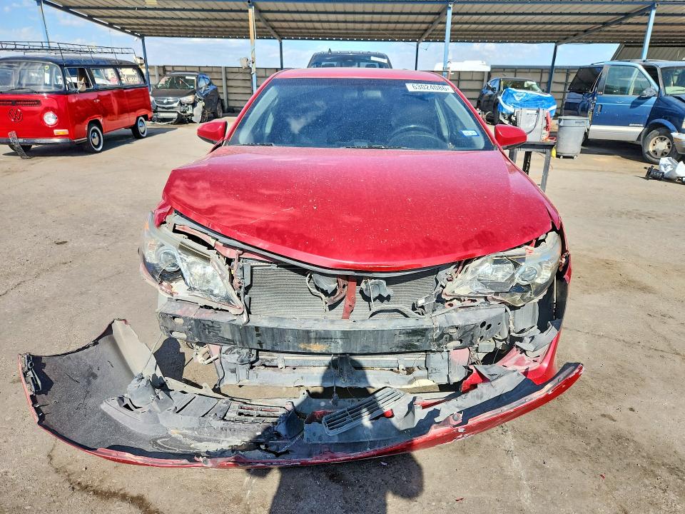 63024086 :رقم المزاد ، 4T1BF1FK3EU817044 vin ، 2014 Toyota Camry مزاد بيع