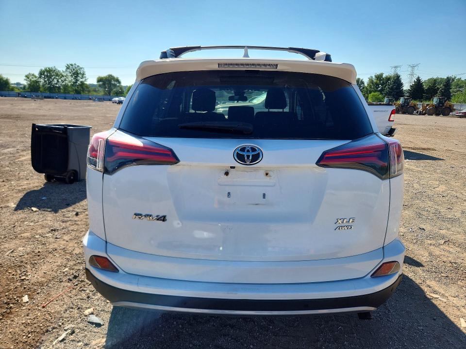 60681676 :رقم المزاد ، 2T3RFREV5JW856809 vin ، 2018 Toyota Rav4 مزاد بيع