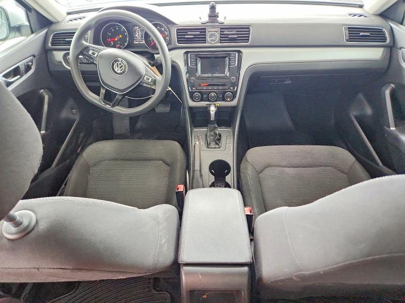 62651856 :رقم المزاد ، 1VWAT7A38HC072701 vin ، 2017 Volkswagen Passat مزاد بيع