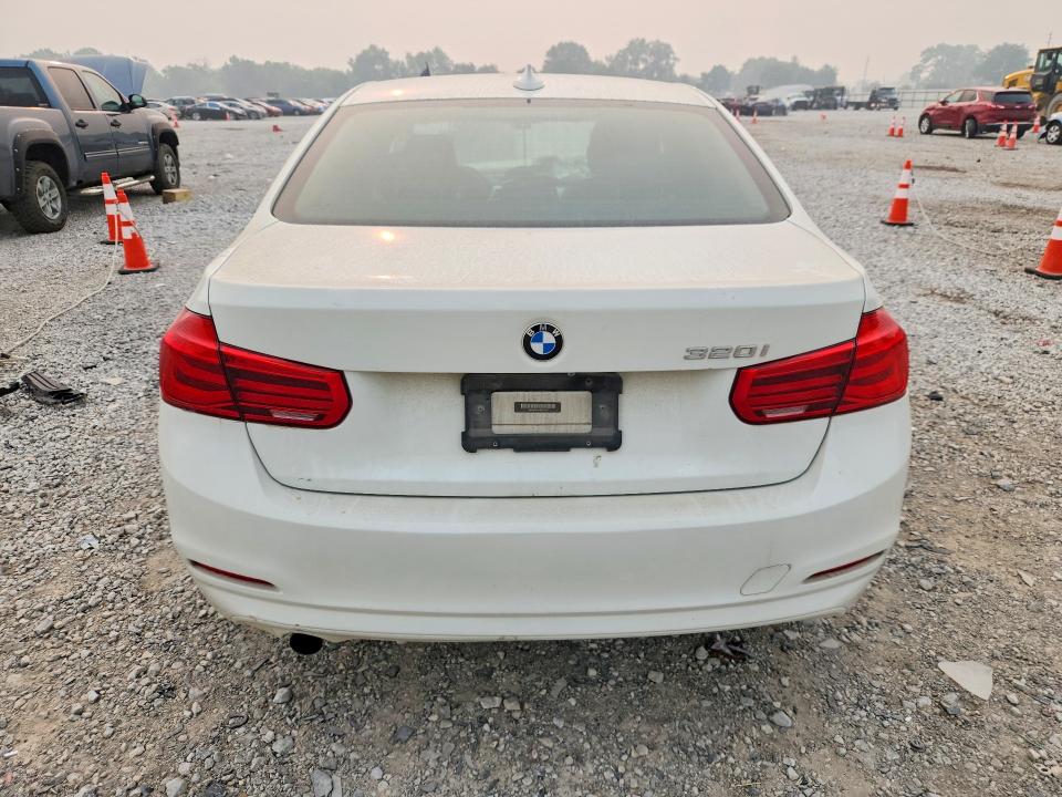 58266986 :رقم المزاد ، WBA8A9C50JK623147 vin ، 2018 Bmw 320 مزاد بيع