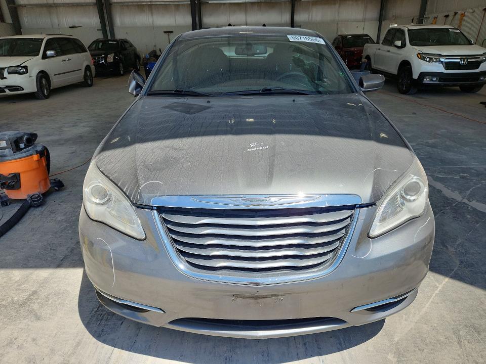 60716566 :رقم المزاد ، 1C3CCBBB1DN593816 vin ، 2013 Chrysler 200 مزاد بيع