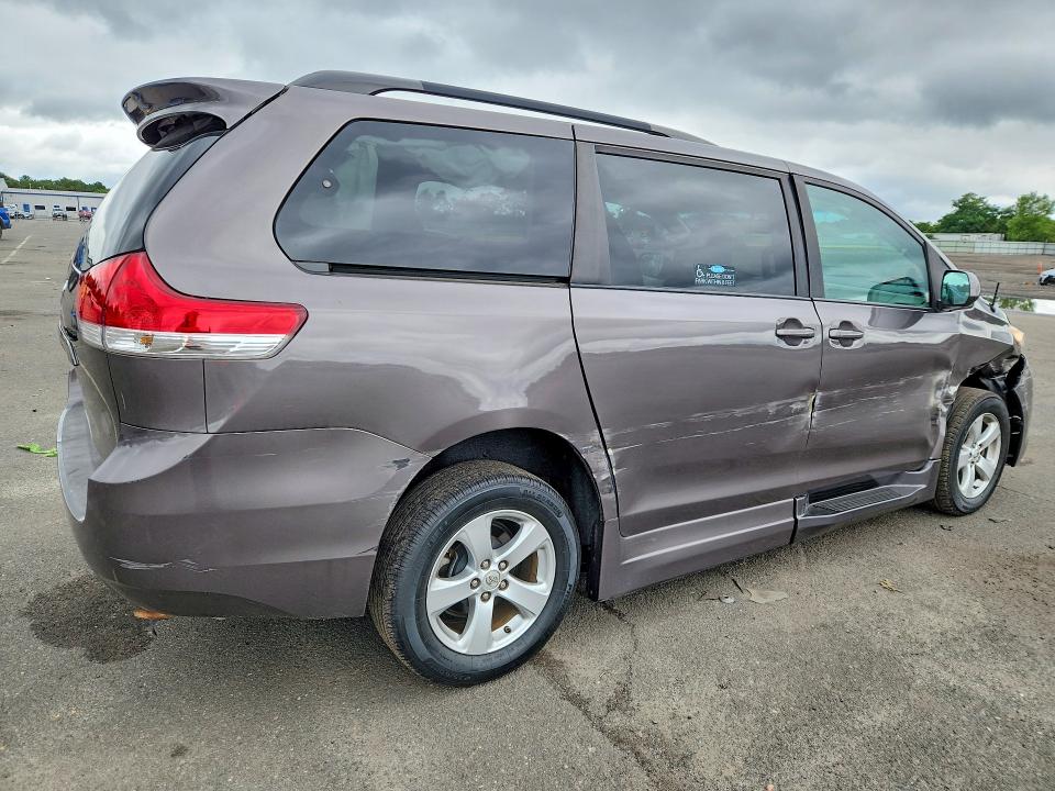 2013 Toyota Sienna მანქანა იყიდება აუქციონზე, vin: 5TDKK3DC3DS371908, აუქციონის ნომერი: 62880966
