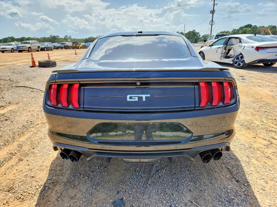 61760436 :رقم المزاد ، 1FA6P8CF3J5137609 vin ، 2018 Ford Mustang مزاد بيع