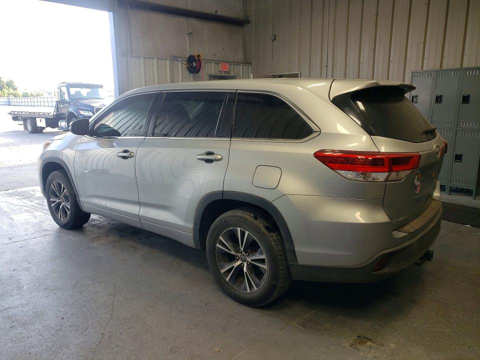 Auction sale of the 2018 Toyota Highlander, vin: 5TDZZRFH3JS257702, lot number: 63133136