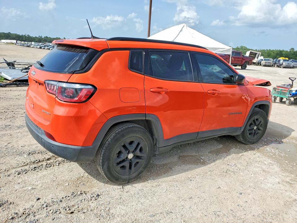 61436636 :رقم المزاد ، 3C4NJCAB4JT272205 vin ، 2018 Jeep Compass مزاد بيع