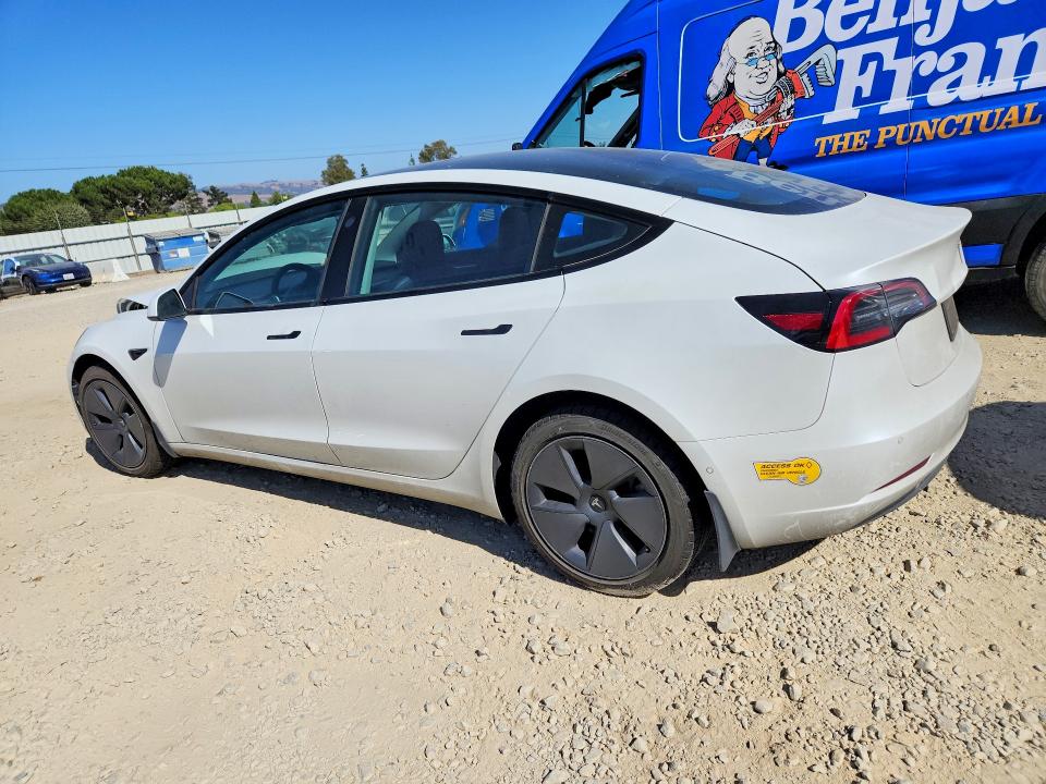 61835816 :رقم المزاد ، 5YJ3E1EA3MF074798 vin ، 2021 Tesla Model 3 مزاد بيع