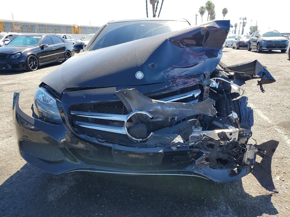 Продажа на аукционе авто 2017 Mercedes-benz C, vin: 55SWF4JB8HU197009, номер лота: 61117796