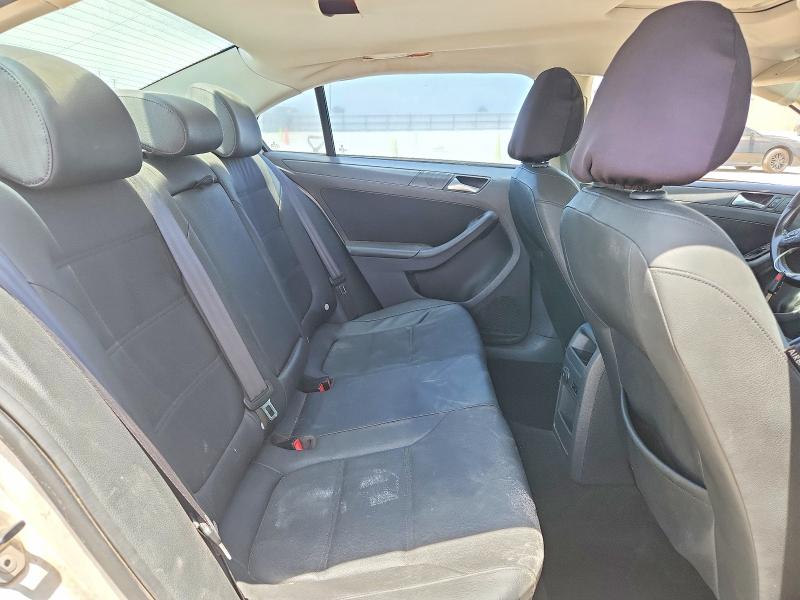 62427546 :رقم المزاد ، 3VWDX7AJ5BM305374 vin ، 2011 Volkswagen Jetta مزاد بيع