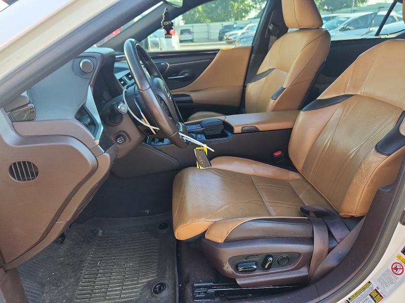 59740306 :رقم المزاد ، 58ABZ1B17KU027609 vin ، 2019 Lexus Es مزاد بيع