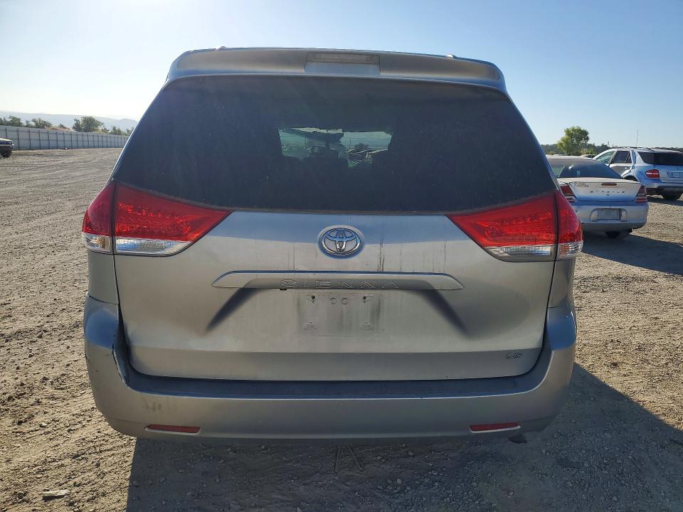 63214206 :رقم المزاد ، 5TDKK3DC5CS191506 vin ، 2012 Toyota Sienna مزاد بيع