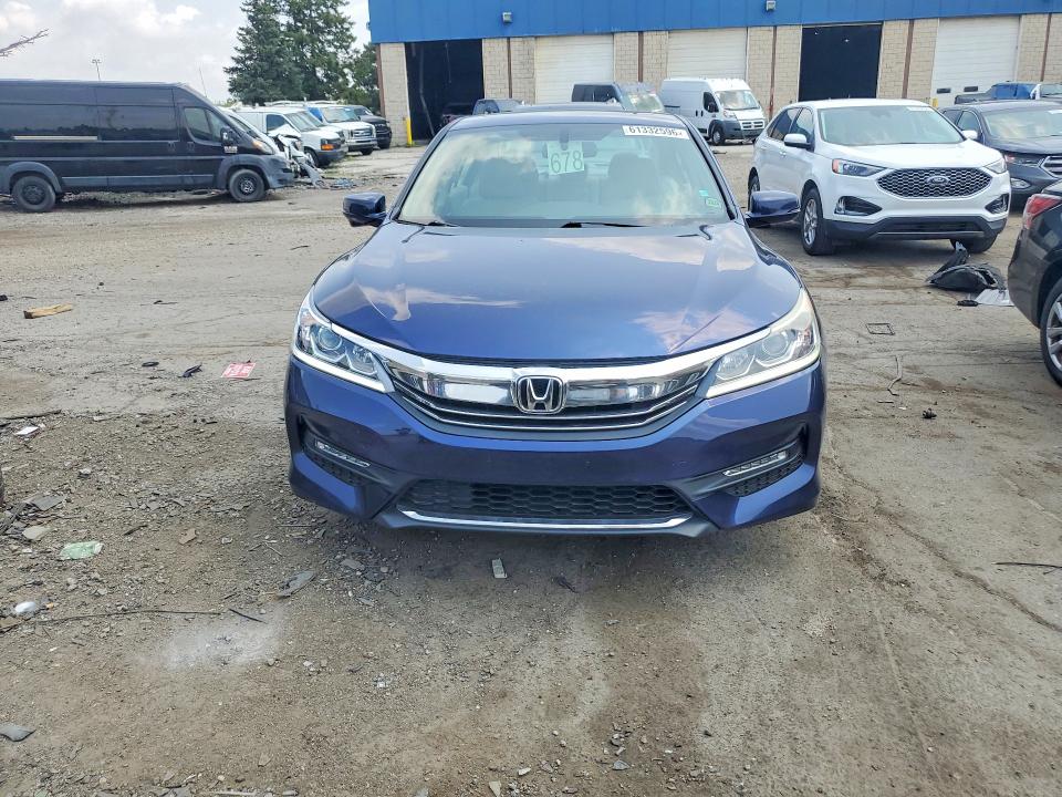 Auction sale of the 2017 Honda Accord, vin: 1HGCR2F88HA212129, lot number: 61332596