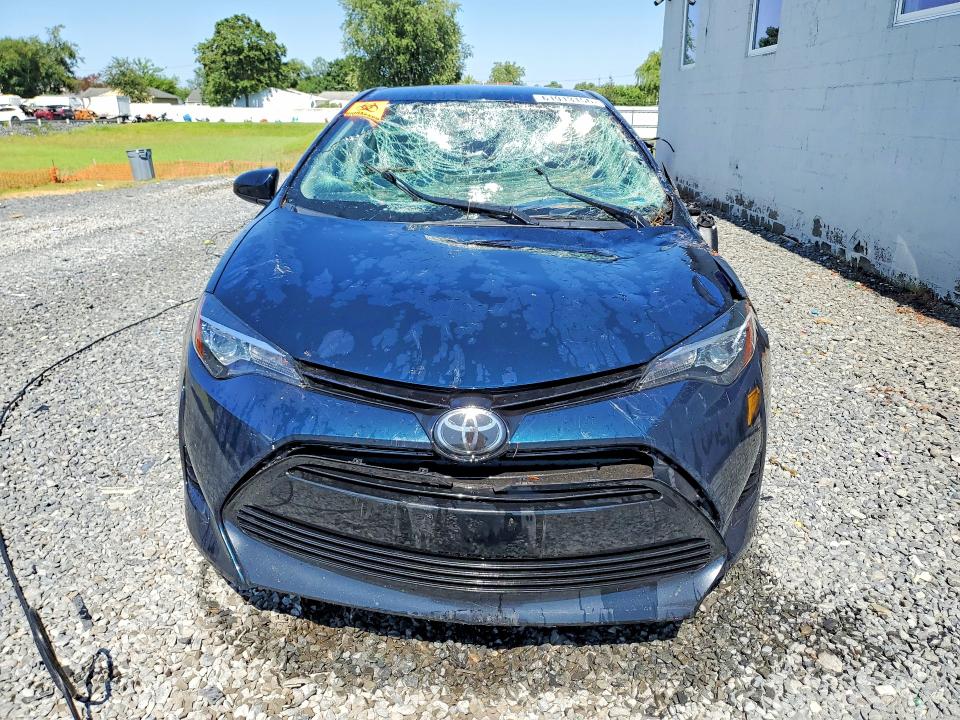 61913156 :رقم المزاد ، 2T1BURHE5JC059800 vin ، 2018 Toyota Corolla مزاد بيع