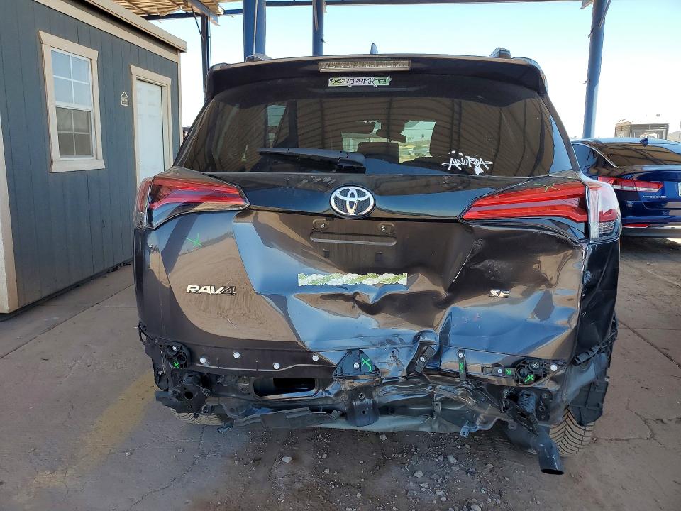 60782536 :رقم المزاد ، JTMNFREV7JJ181560 vin ، 2018 Toyota Rav4 مزاد بيع