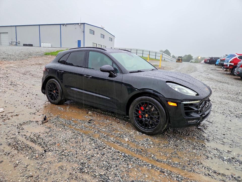 62319196 :رقم المزاد ، WP1AG2A58JLB64553 vin ، 2018 Porsche Macan مزاد بيع