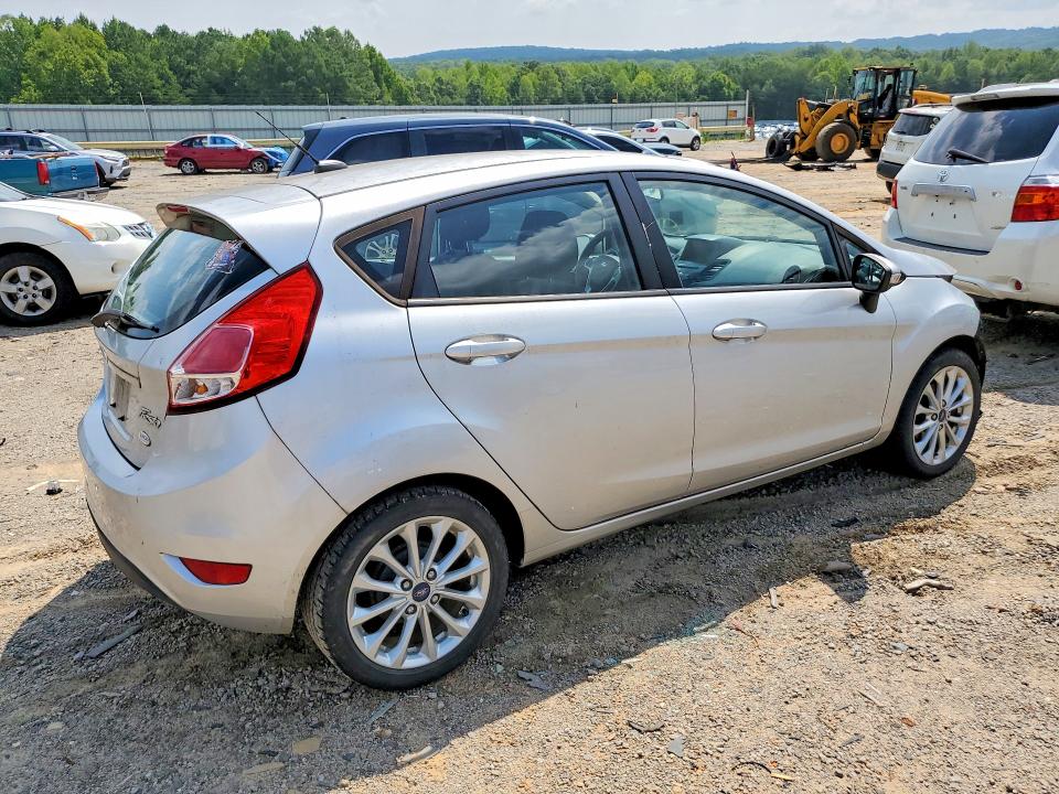 62492696 :رقم المزاد ، 3FADP4EJ2EM122990 vin ، 2014 Ford Fiesta مزاد بيع