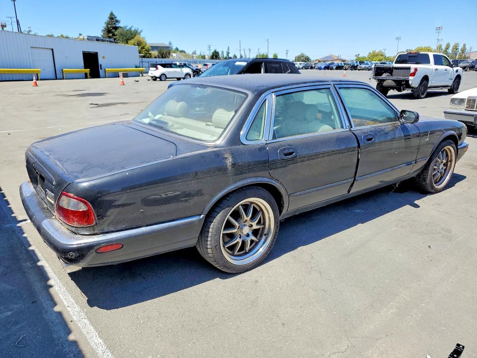60274346 :رقم المزاد ، SAJDA15B32MF42532 vin ، 2002 Jaguar Xjr مزاد بيع
