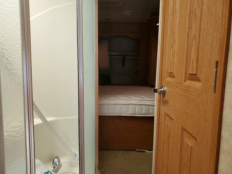 58753736 :رقم المزاد ، 4V0FC32269E003573 vin ، 2009 Cross Roads Recreational Vehicle (rv) مزاد بيع