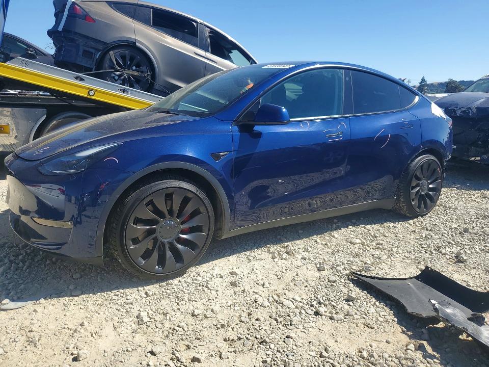Auction sale of the 2022 Tesla Model Y, vin: 7SAYGDEF8NF348417, lot number: 61220646