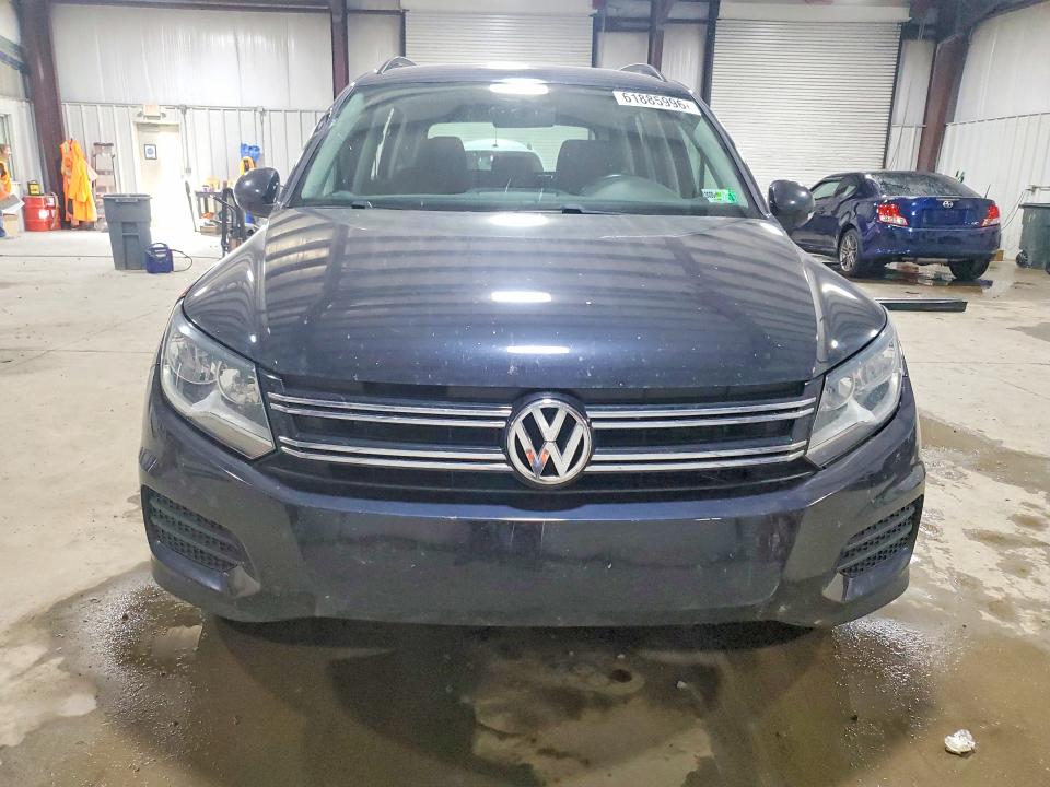 61885996 :رقم المزاد ، WVGBV7AX5HK051262 vin ، 2017 Volkswagen Tiguan مزاد بيع