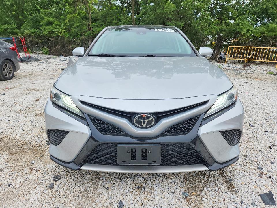 61686676 :رقم المزاد ، 4T1B61HK2KU746119 vin ، 2019 Toyota Camry مزاد بيع
