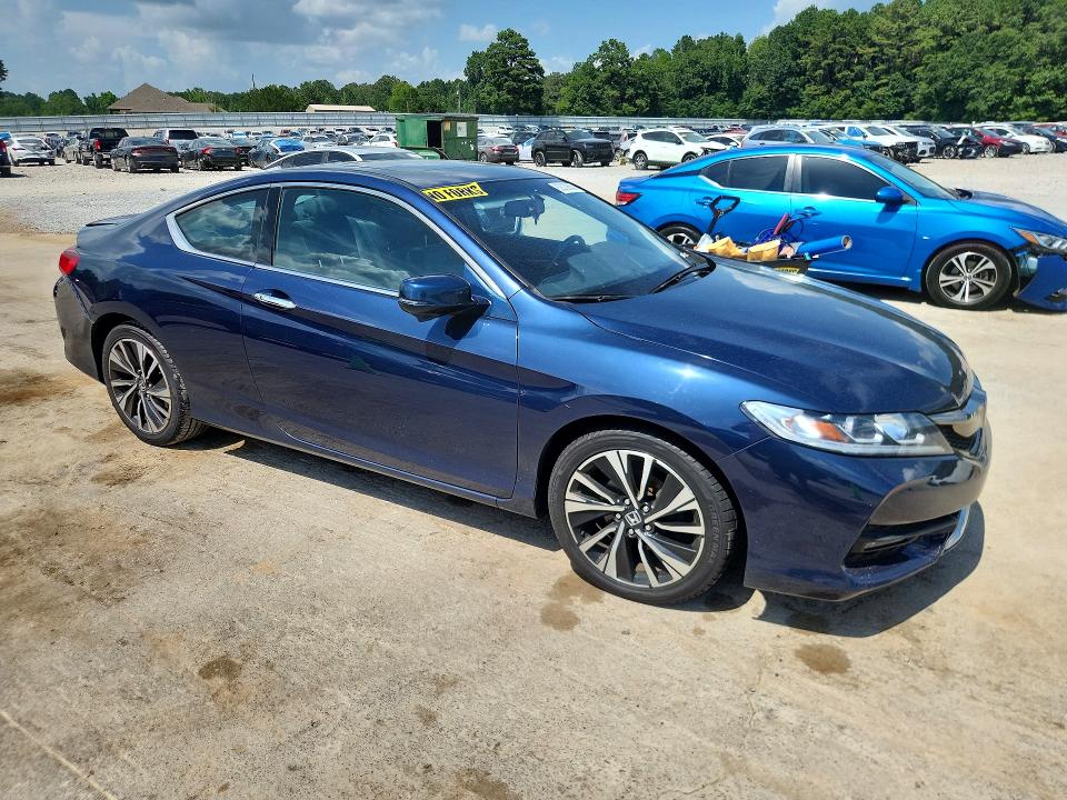 62039656 :رقم المزاد ، 1HGCT2B86HA003303 vin ، 2017 Honda Accord مزاد بيع