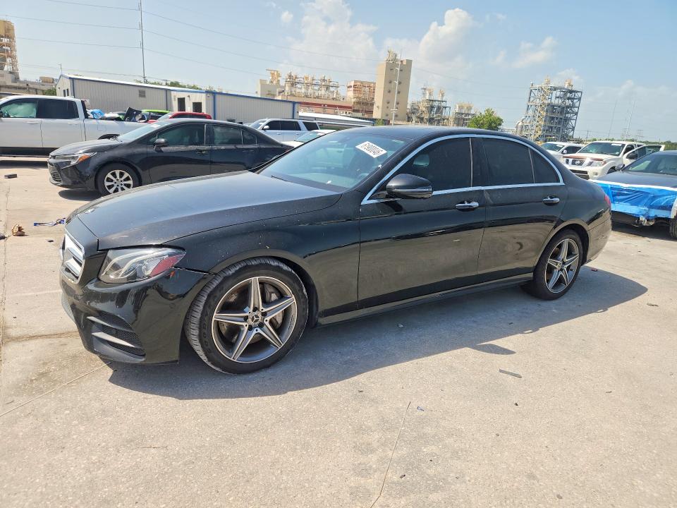 61900046 :رقم المزاد ، WDDZF4JB6JA314668 vin ، 2018 Mercedes-benz E مزاد بيع