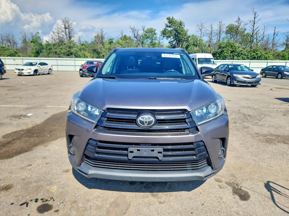 Продажа на аукционе авто 2019 Toyota Highlander, vin: 5TDJZRFH2KS963638, номер лота: 63509906