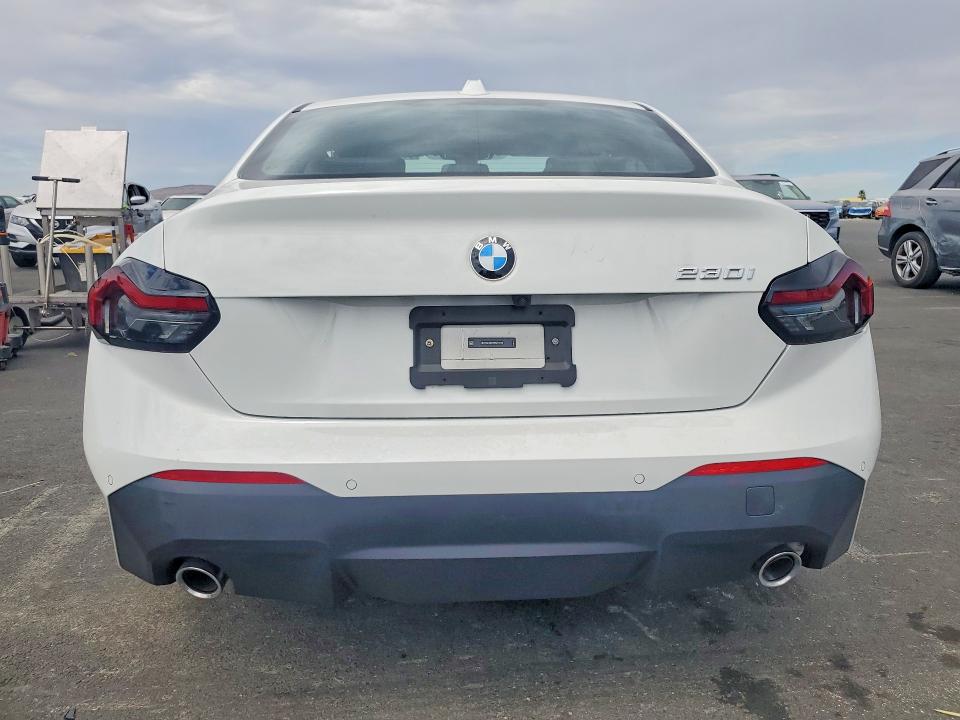 2026 Bmw 230i მანქანა იყიდება აუქციონზე, vin: 3MW23CM03T8G18318, აუქციონის ნომერი: 61806336