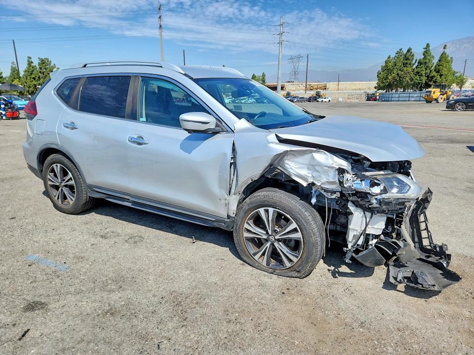 61691646 :رقم المزاد ، JN8AT2MT5JW459216 vin ، 2018 Nissan Rogue مزاد بيع