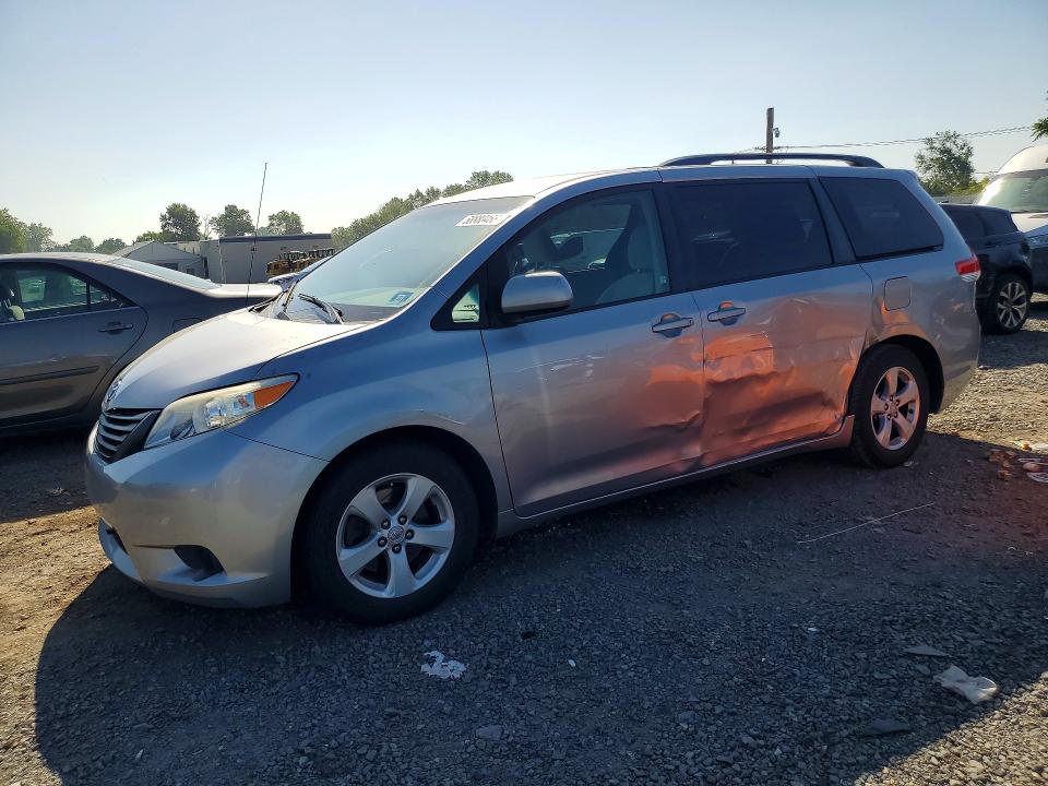 58880466 :رقم المزاد ، 5TDKK3DC9BS030171 vin ، 2011 Toyota Sienna مزاد بيع