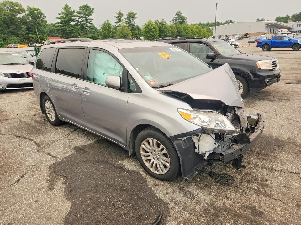 Продаж на аукціоні авто 2017 Toyota Sienna, vin: 5TDYZ3DC6HS851405, номер лоту: 60690616