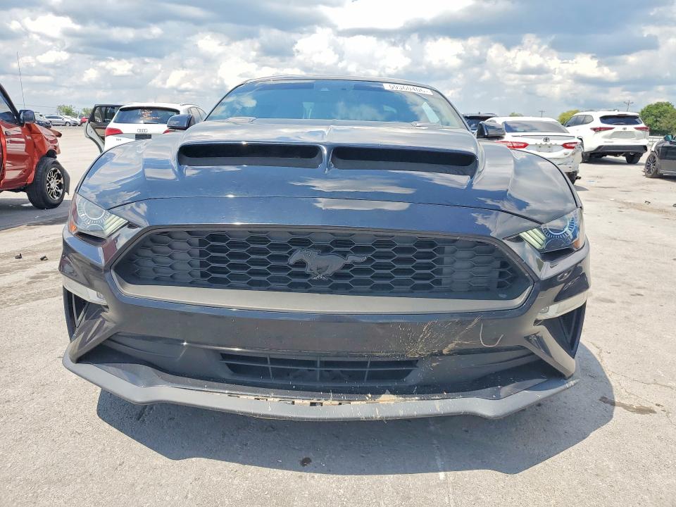 59360406 :رقم المزاد ، 1FA6P8TH1J5102326 vin ، 2018 Ford Mustang مزاد بيع