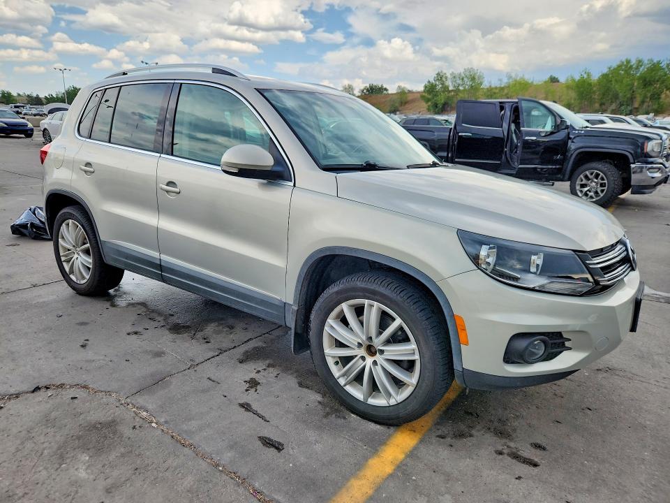 62128496 :رقم المزاد ، WVGBV7AXXDW545099 vin ، 2013 Volkswagen Tiguan مزاد بيع