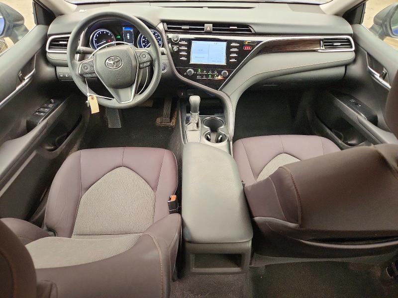 61311476 :رقم المزاد ، 4T1B11HK2JU528520 vin ، 2018 Toyota Camry مزاد بيع