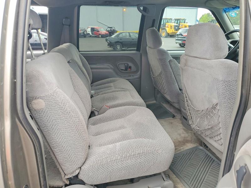 1999 Chevrolet Suburban მანქანა იყიდება აუქციონზე, vin: 3GNFK16R0XG113041, აუქციონის ნომერი: 62529646