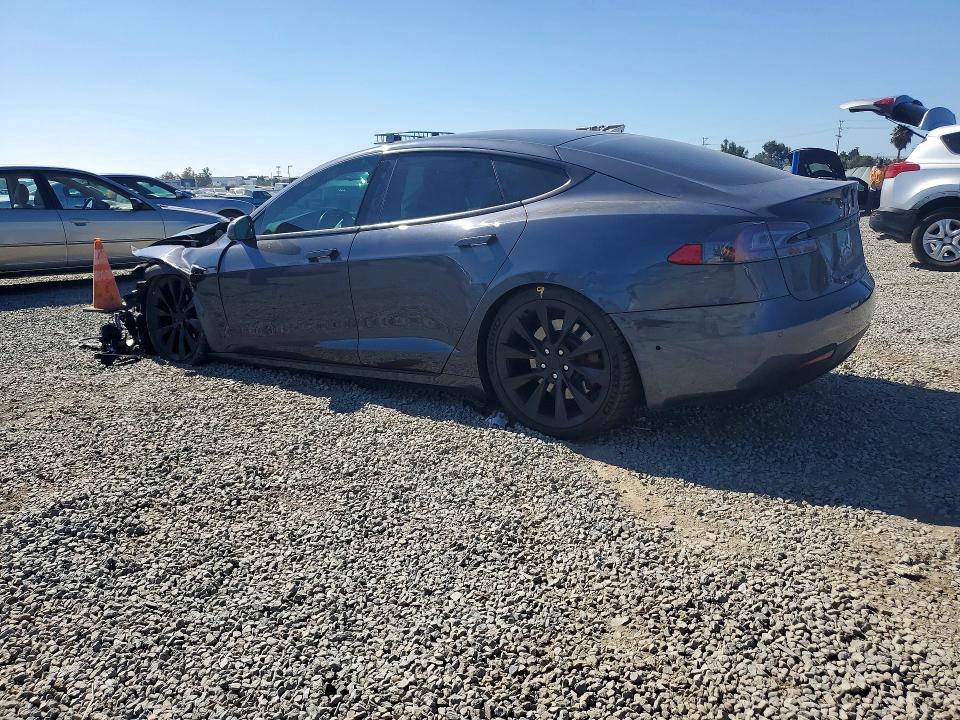 63313896 :رقم المزاد ، 5YJSA1E21LF391557 vin ، 2020 Tesla Model S مزاد بيع