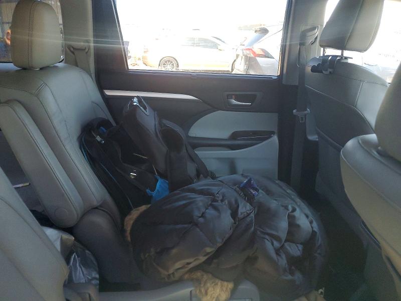 60881856 :رقم المزاد ، 5TDJZRFHXJS812853 vin ، 2018 Toyota Highlander مزاد بيع