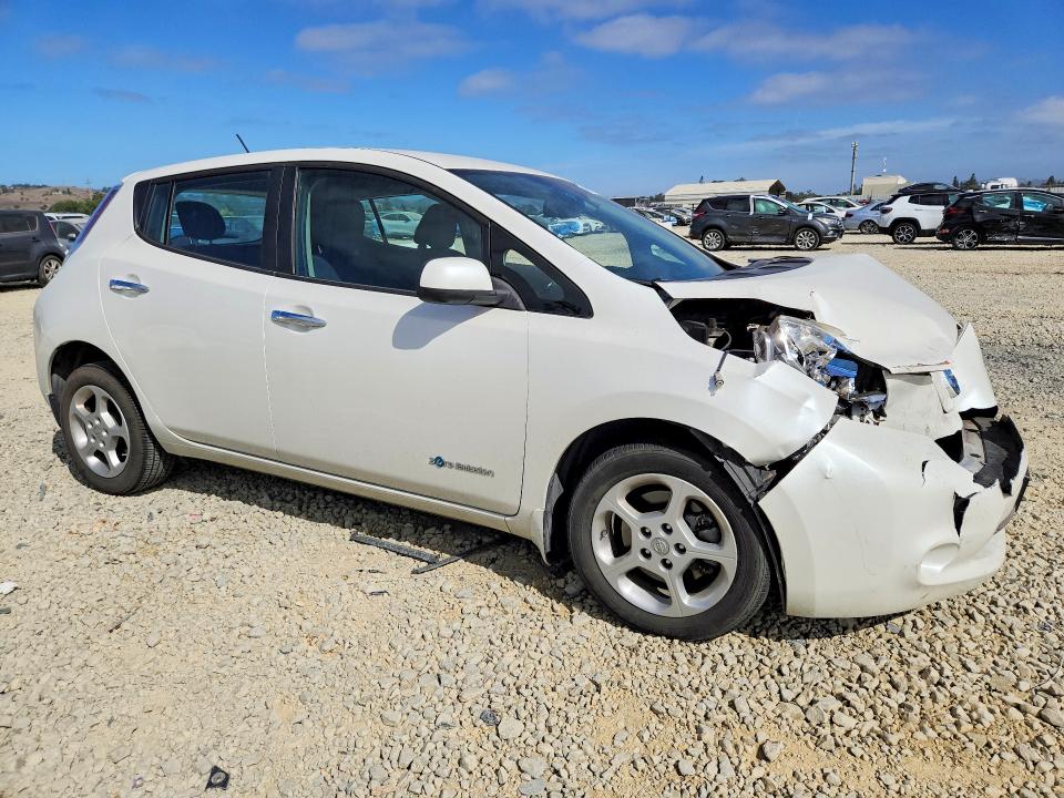 59676676 :رقم المزاد ، 1N4AZ0CP8FC304614 vin ، 2015 Nissan Leaf مزاد بيع
