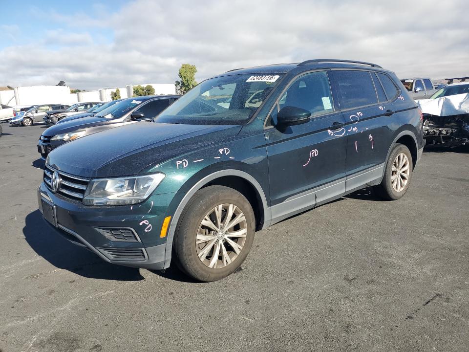 62480796 :رقم المزاد ، 3VV1B7AX5JM109668 vin ، 2018 Volkswagen Tiguan مزاد بيع