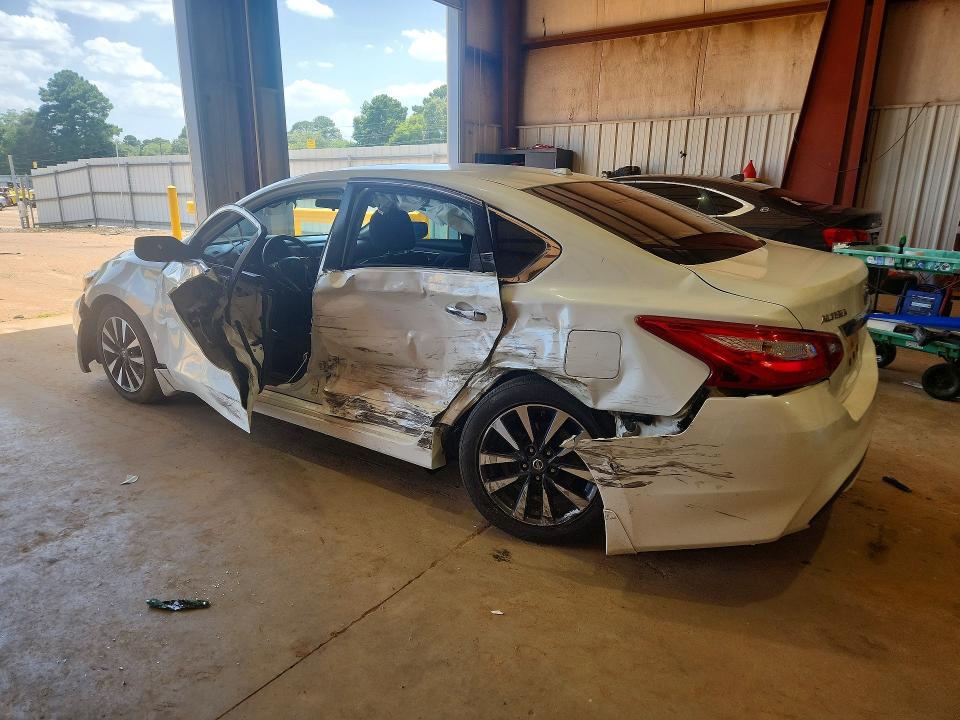 2016 Nissan Altima მანქანა იყიდება აუქციონზე, vin: 1N4AL3AP6GC262001, აუქციონის ნომერი: 61239926
