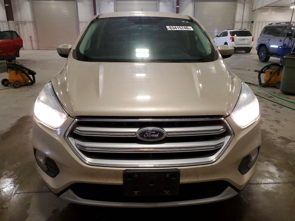 2017 Ford Escape მანქანა იყიდება აუქციონზე, vin: 1FMCU0GDXHUA32884, აუქციონის ნომერი: 63415746