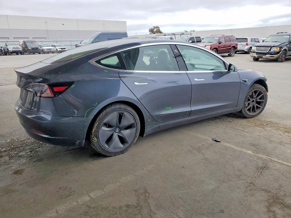 2018 Tesla Model 3 მანქანა იყიდება აუქციონზე, vin: 5YJ3E1EA1JF021853, აუქციონის ნომერი: 62253466