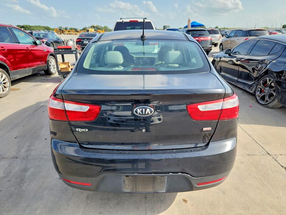 61799766 :رقم المزاد ، KNADM4A39F6527091 vin ، 2015 Kia Rio مزاد بيع