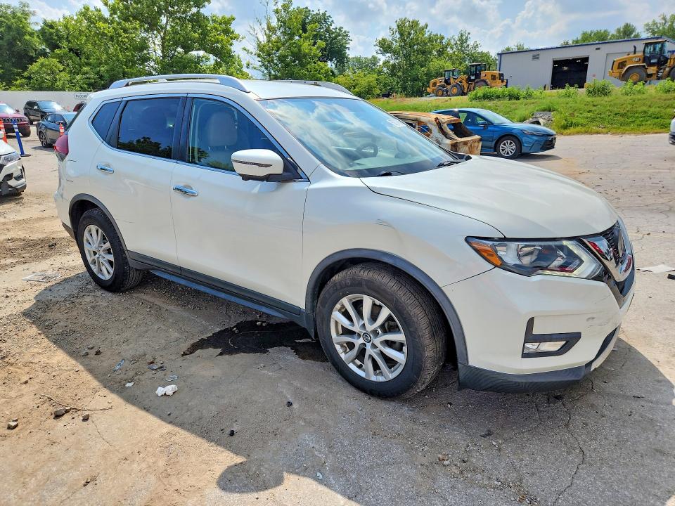 59703766 :رقم المزاد ، KNMAT2MT8JP602505 vin ، 2018 Nissan Rogue مزاد بيع