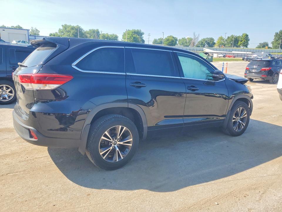 2018 Toyota Highlander მანქანა იყიდება აუქციონზე, vin: 5TDZARFH6JS036487, აუქციონის ნომერი: 61212826